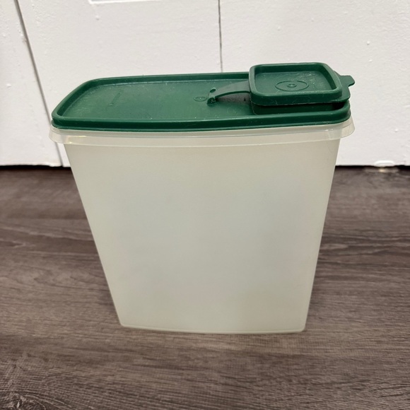 Tupperware Other - Vintage Tupperware 1588-1 Large Cereal Keeper with Green Lid